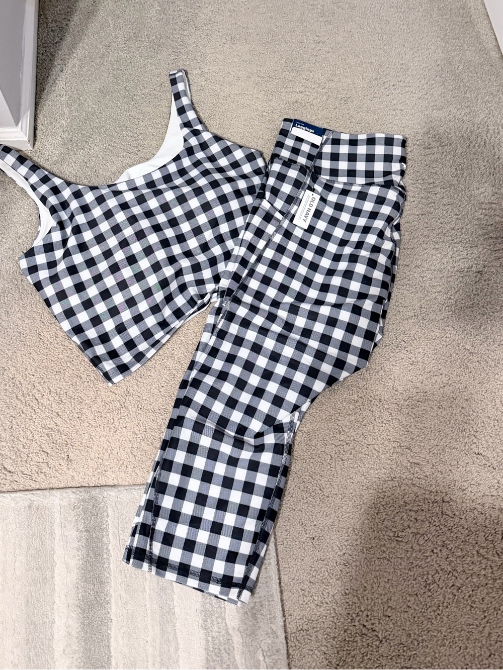 NWT Old Navy Activewear High-Waisted PowerSoft Crop Pocket Leggings and matching